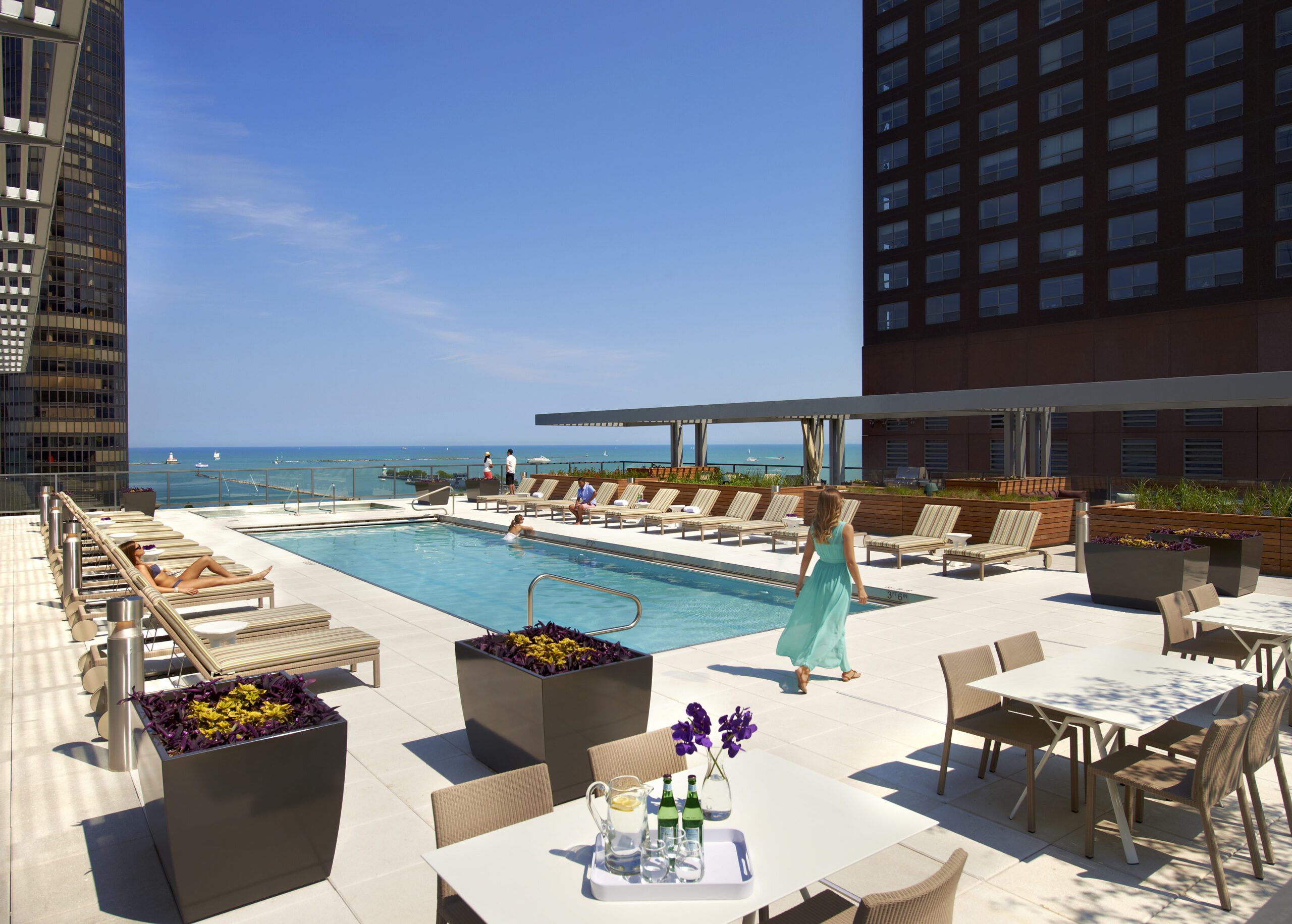 500 lake shore rooftop pools chicago