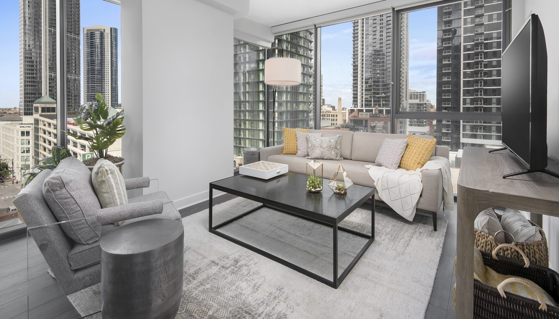 Broker Round Table: Hubbard221 River North Luxury Apartments - Luxury ...