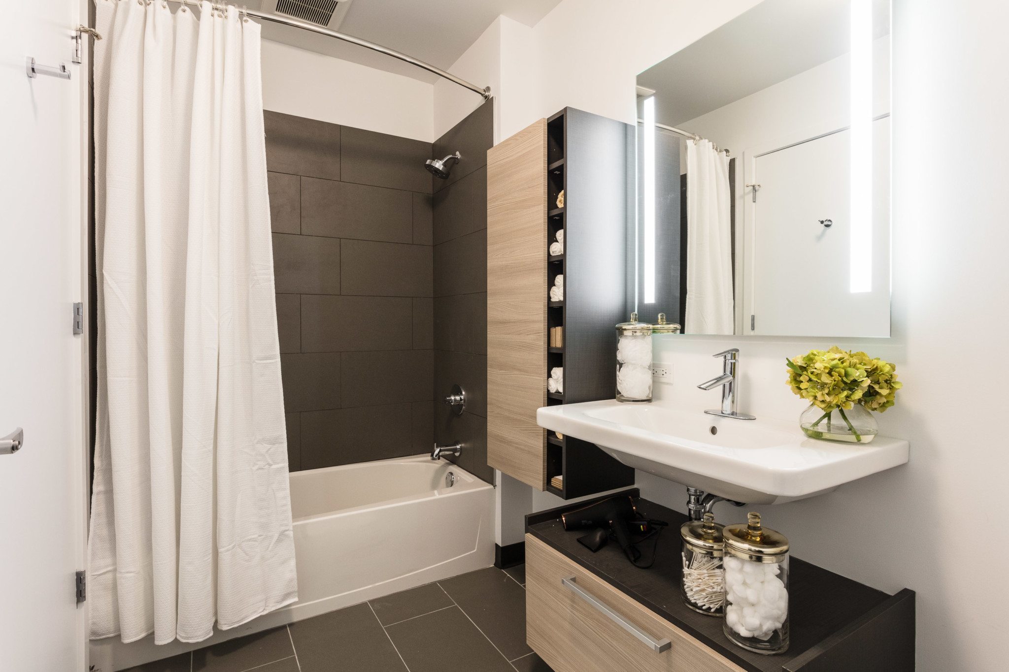 Seven 10 West Now Leasing Luxury River West Apartments Luxury